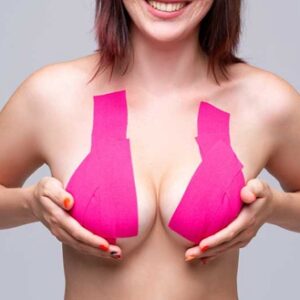 Anleitung zum Aufkleben der Brüste