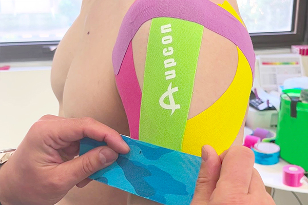Kinesiology tape for shoulder pain