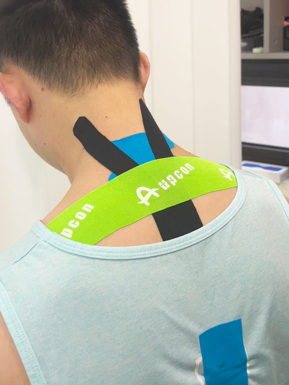 Cómo utilizar la cinta de kinesiología del hombro