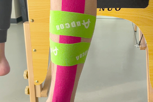 sporttape voor scheenbeenvliesontsteking