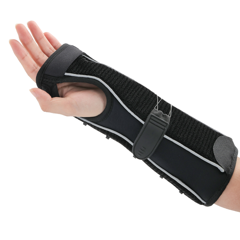 Metal wrist brace