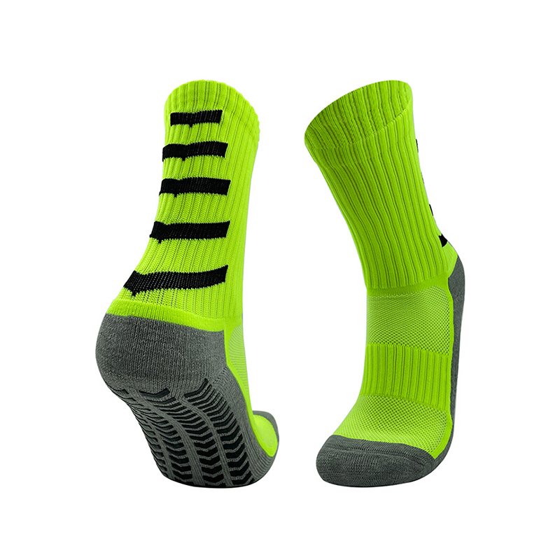 chaussettes de foot noires et vertes