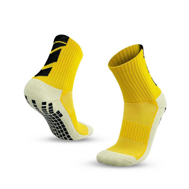 chaussettes de foot noires et jaunes